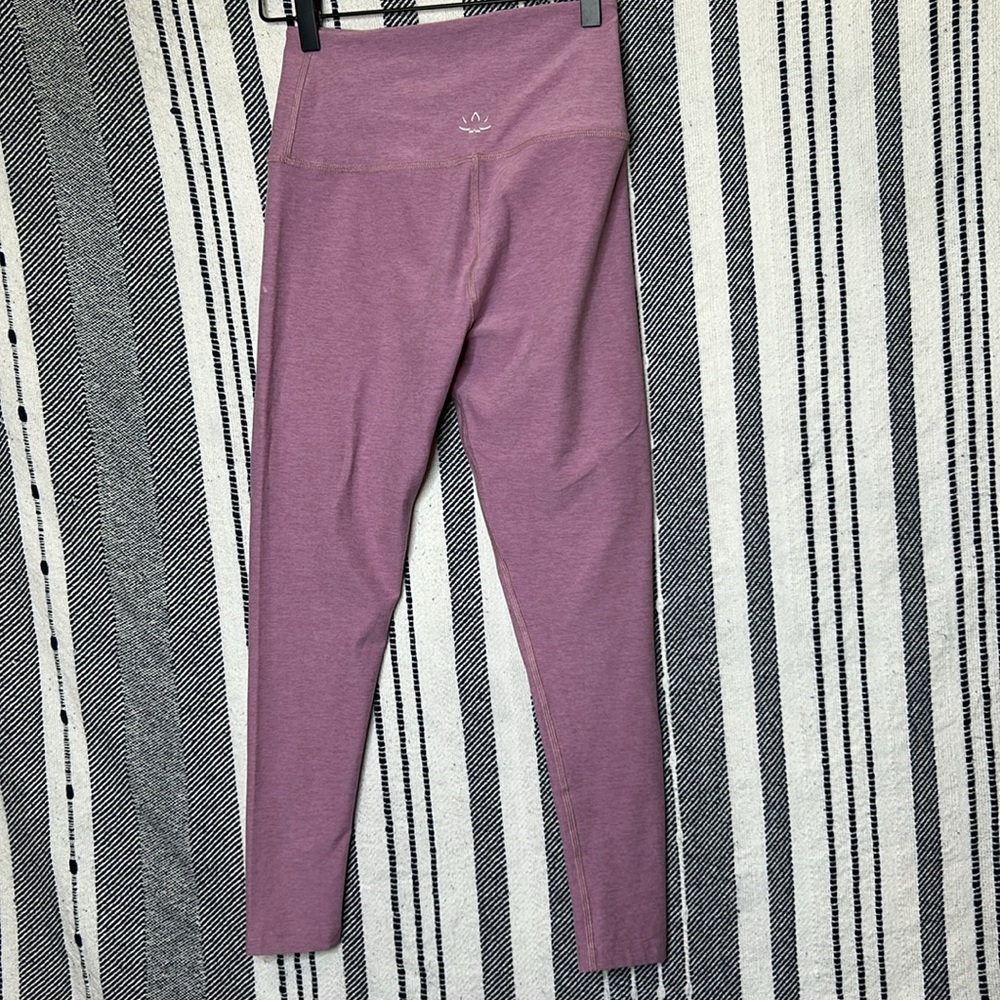 Beyond Yoga Caught in the Midi High Rise Leggings - Picture 4 of 4